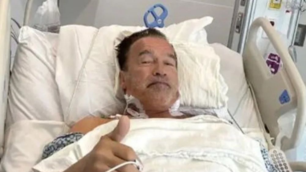 Ünlü oyuncu Arnold Schwarzenegger'a kalp pili takıldı