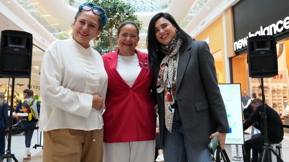 39 ünlü anne Kırmızı Karavan ile iyilik yolculuğuna çıktı