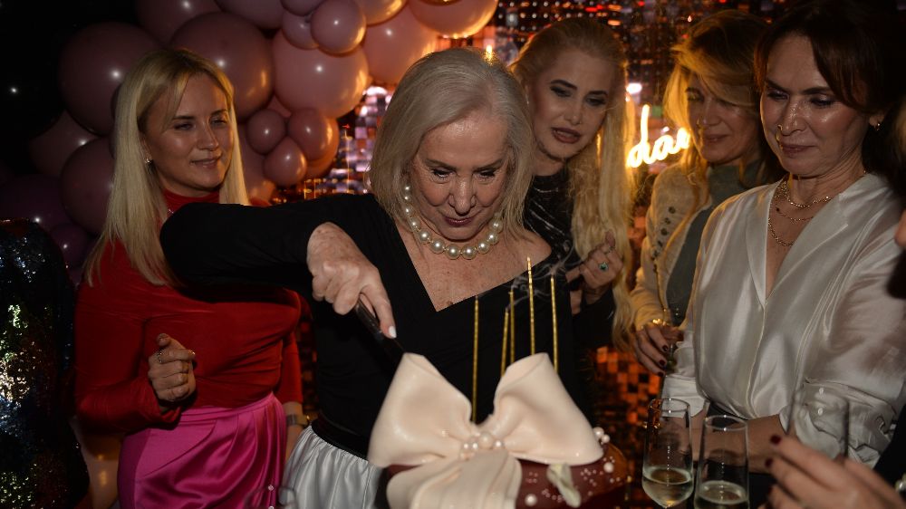 Canan Göztepe’ye 80'inci yaş sürprizi