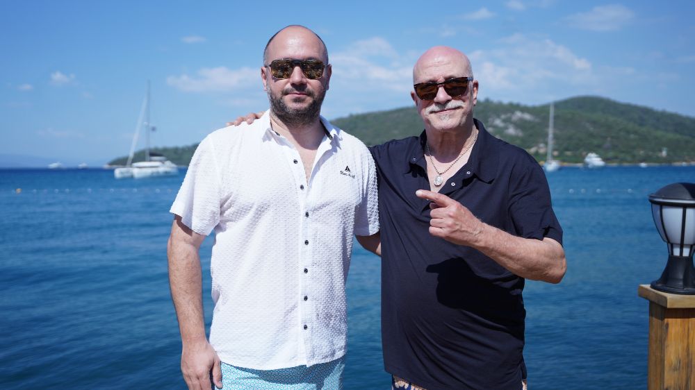 Sanat dünyasının ünlü isimleri aynı sahnede