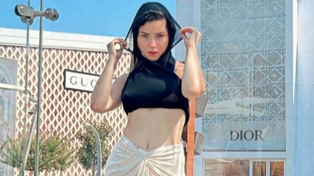 Ünlü oyuncu Merve Boluğur'un kombini şaşırttı