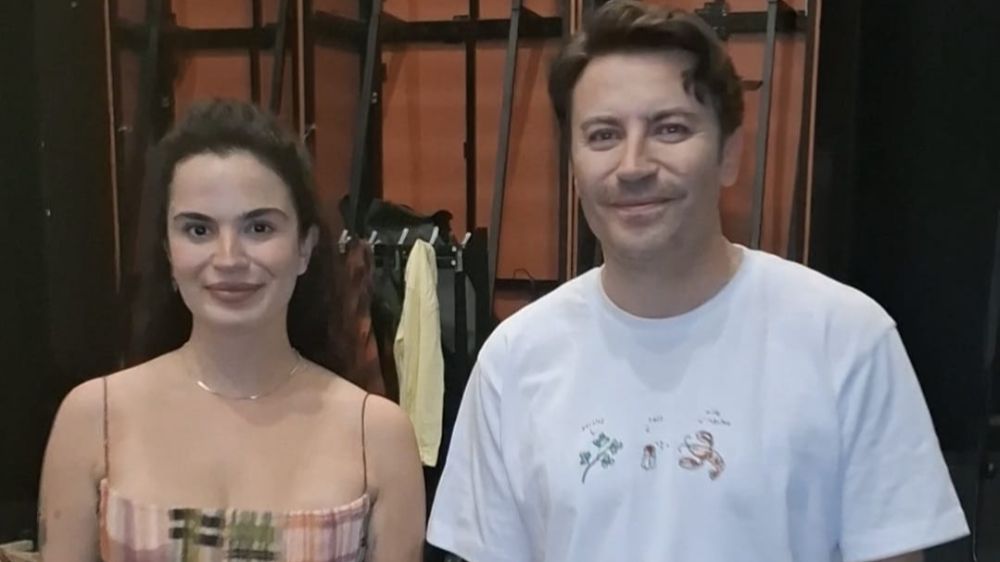 Aslı Bekiroğlu ve Tolga Güleç'i aynı sahnede buluşturan Sil Baştan'ın galası yapıldı