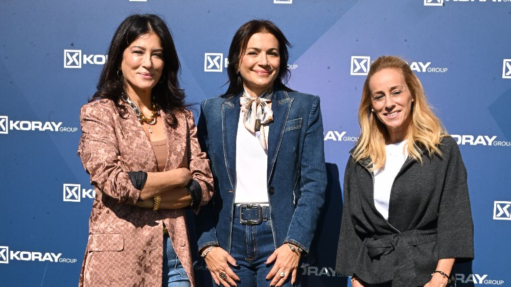 Cemiyet hayatının tanınmış isimlerini sanatla buluşturdu
