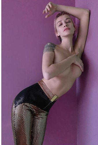 Didem Soydan'dan üstsüz pozlar! Sınırları zorladı