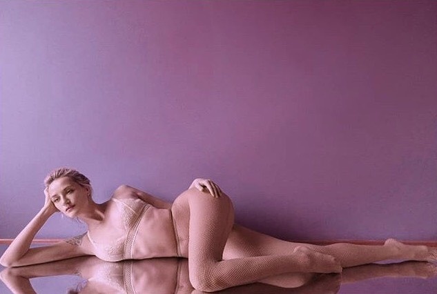 Didem Soydan'dan üstsüz pozlar! Sınırları zorladı