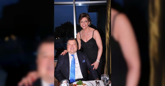 Ünlü sosyetik kendisini 2 Rus kadınla aldatan 40 yıllık eşine boşanma davası açtı