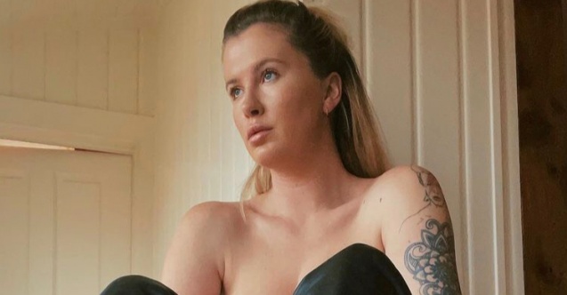 Ireland Baldwin&#39;in küvet pozları olay oldu!