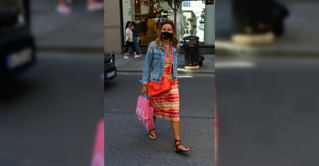 Pınar Altuğ kedi ve köpek sahiplendi