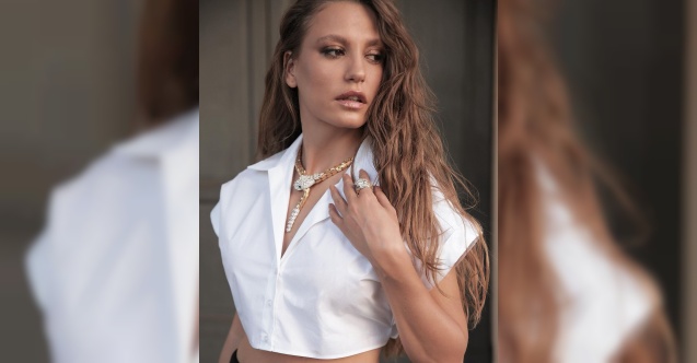 Serenay Sarıkaya&#39;dan bir ilk