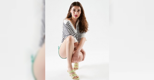 Sevda Erginci&#039;den bikinili poz 