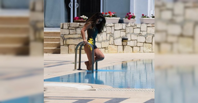 Toplantı sonrası havuz keyfi