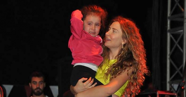 Elbistan&#39;da Irmak Arıcı fırtınası esti! Konserde öyle bir şey oldu ki