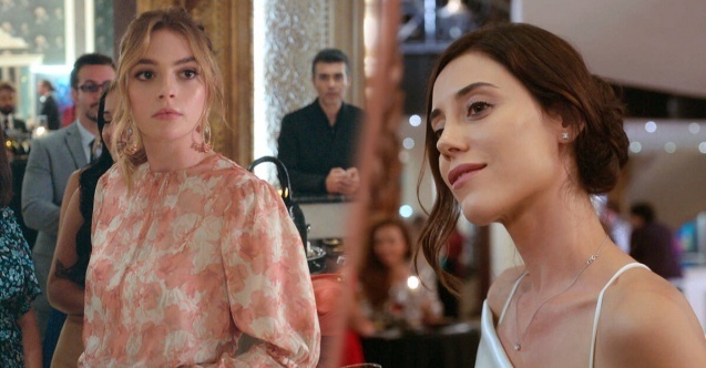 Sadakatsiz&#039;in yıldızından cüretkar poz! Göğüsleri olay oldu