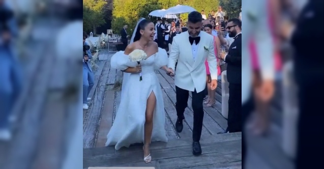 Zeynep Bastık Çeşme&#039;de evlendi