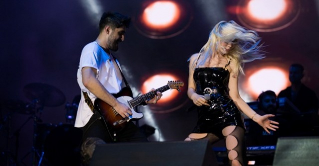 Aleyna Tilki: Dimdik ayakta kaldığımızı tüm dünyaya gösterelim