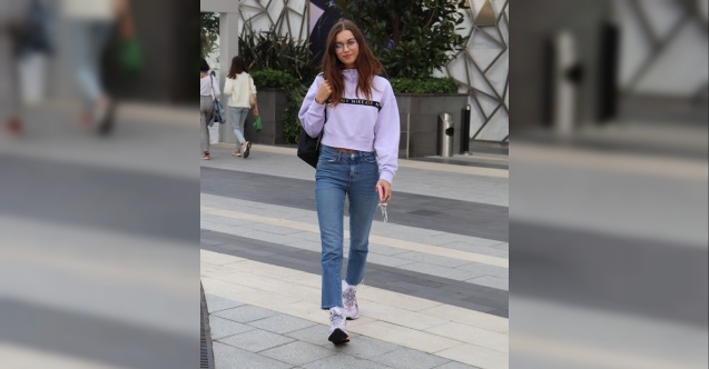 Afra Saraçoğlu&#39;ndan tiyatro açıklaması