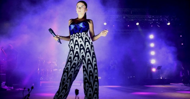 Zeynep Bastık Altın Güvercin&#039;de sahne aldı