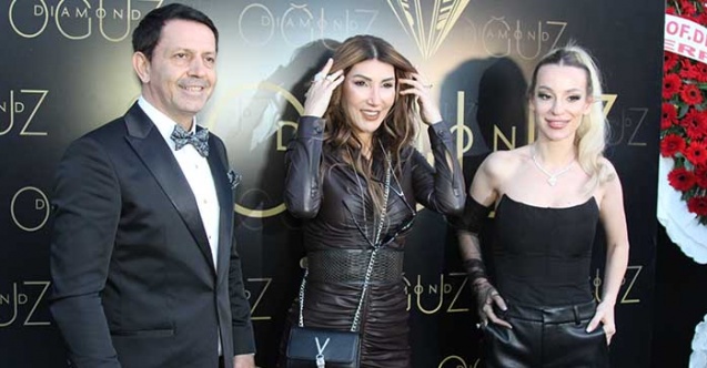 Hande Yener üzerinde servet taşıyor