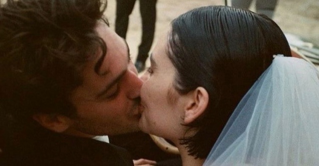 Sessiz sedasız evlendi! O detay dikkat çekti