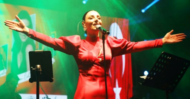 Sevcan Orhan Cumhuriyet Bayramı’nda Samsun’da konser verdi