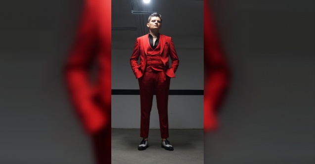 SLOW ŞARKILARIN BEYEFENDİSİ...