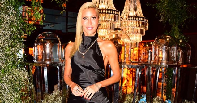 Ünlü manken Çağla Şıkel&#039;in yeni işi şaşırttı