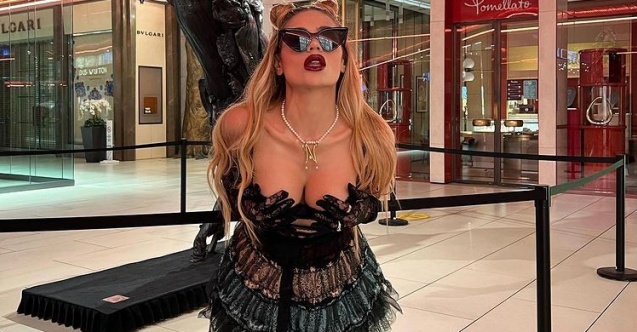 Nihal Candan&#39;ın estetiksiz fotoğrafları ifşa oldu