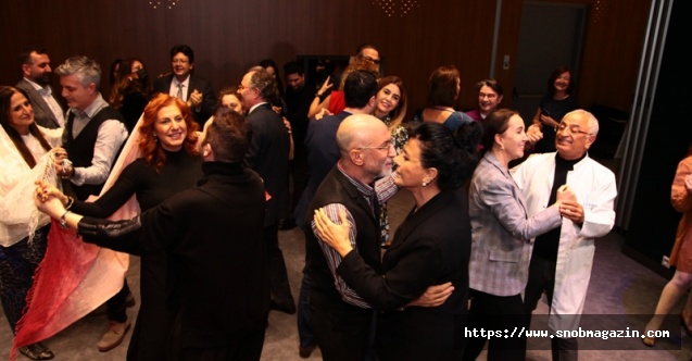 Doktorlar ve sanatçılar aynı sahnede