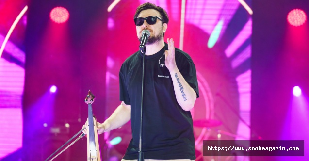 Konserden sonra halı sahada hakemlik yaptı 