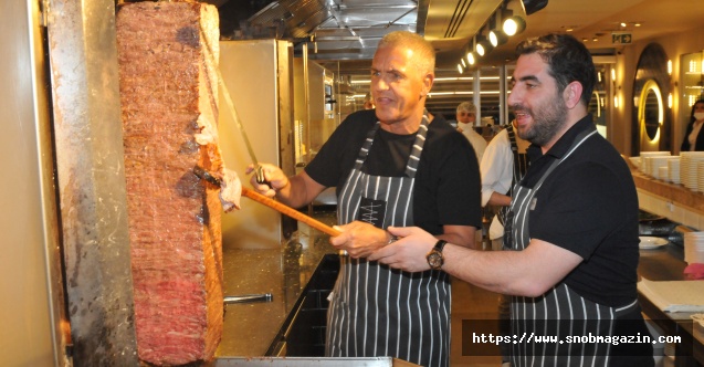 Dünya yıldızı dönerin tadına bayılınca tezgahın başına geçti!