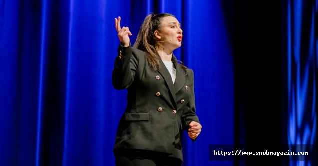 Yasemin Sakallıoğlu Amsterdam&#039;ı kahkahaya boğdu