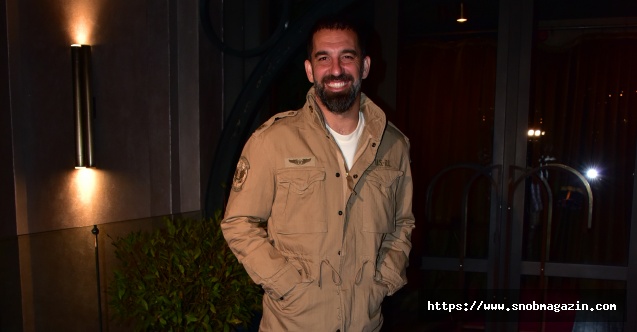 Arkadaşlarıyla iftar yaptı!