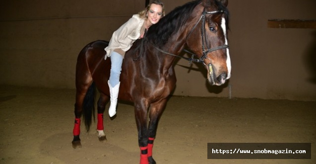 Atla Podyuma Çıktı