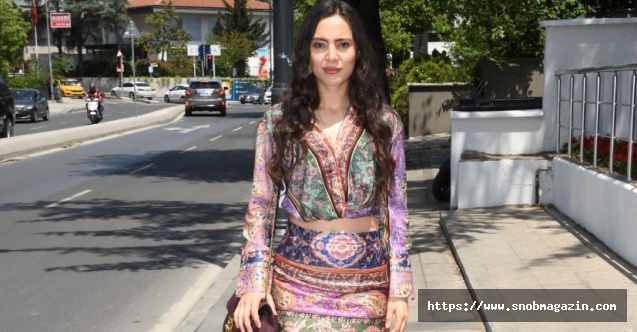 Ayça Kuru&#039;nun gün ortası şıklığı