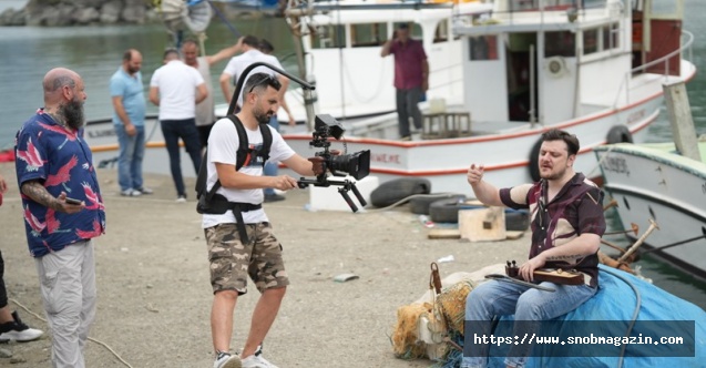 Ekin Uzunlar Memleketinde Hemşerileriyle, Doğaçlama Klip Çekti