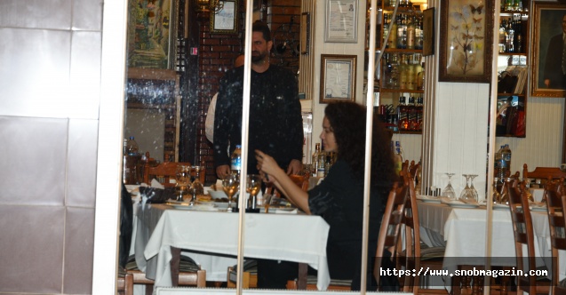 Baş başa romantik yemek