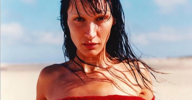 Cüretkar Pozlar! Görenler Dönüp Bir Daha Baktı...