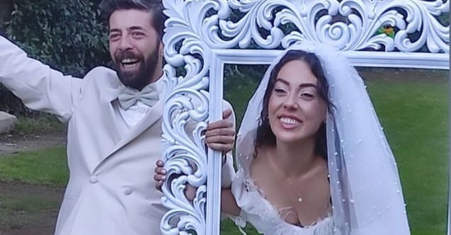 Ünlü Oyuncu Nikah Masasına Oturdu