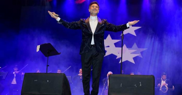 İzzet Yıldızhan Diyarbakır’da hemşehrileri için söyledi