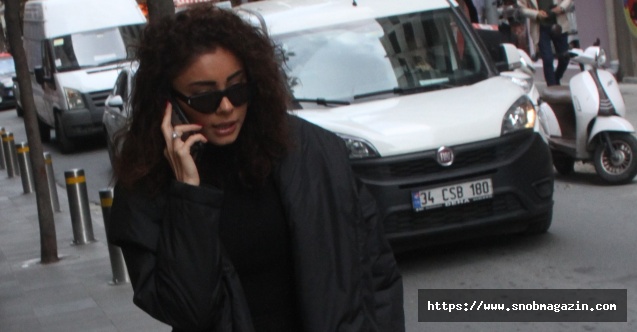 Özcan Deniz&#039;in sevgilisi tektaşını gösterdi