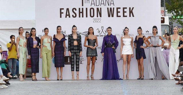 Ünlü Modeller Adana&#039;da Taş Köprü Üzerinde Yürüdüler