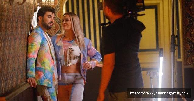 Arkadaşına destek için ilk kez klipte oynadı 