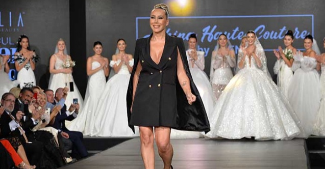 Podyumda Gözyaşlarına Hakim Olamadı!