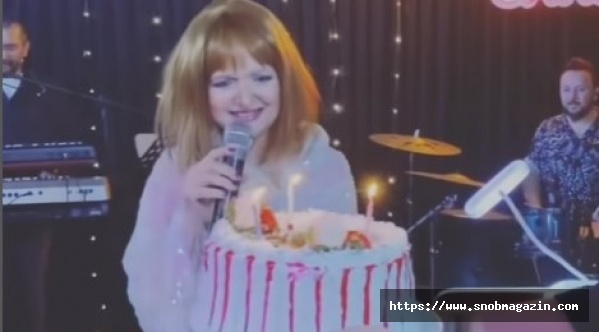 Gülden Karaböcek yeni yaşını sahnede kutladı