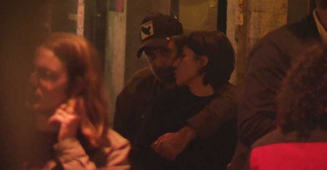 Sevgilisiyle Felekten Bir Gece Çaldı!