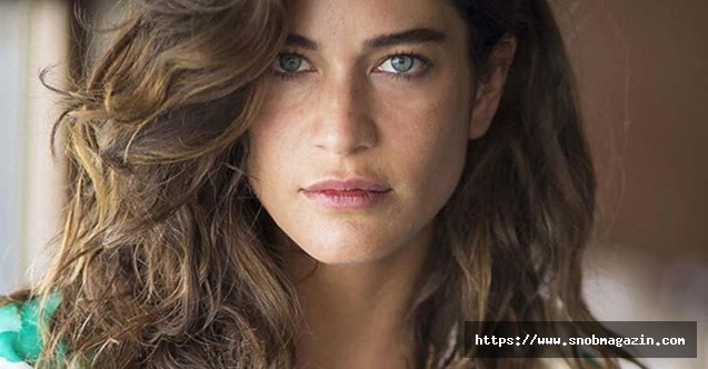 Berrak Tüzünataç Fotoğraflarıyla Sosyal Medyayı Salladı