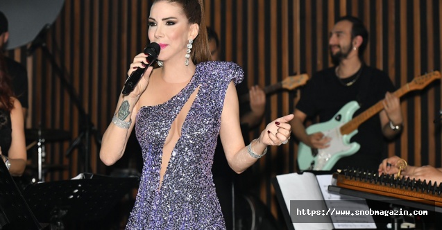 Tuğba Özerk memleketi İzmir’de sevenleriyle buluştu 