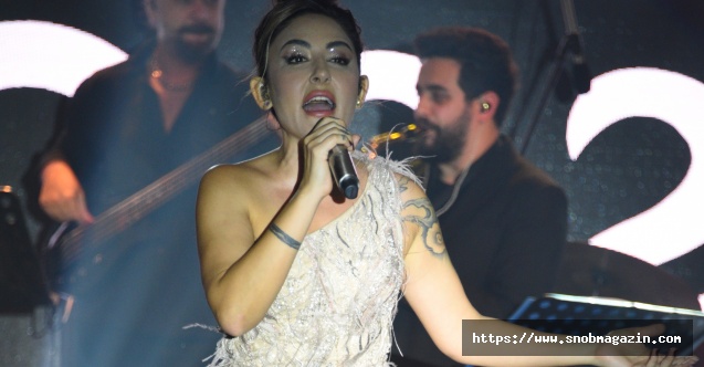 Melek Mosso Sahneye Serumla Çıktı 