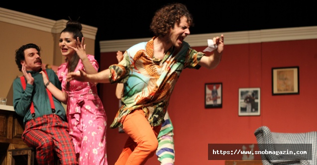 Uygur Ailesine İki Büyük Tiyatro Ödülü