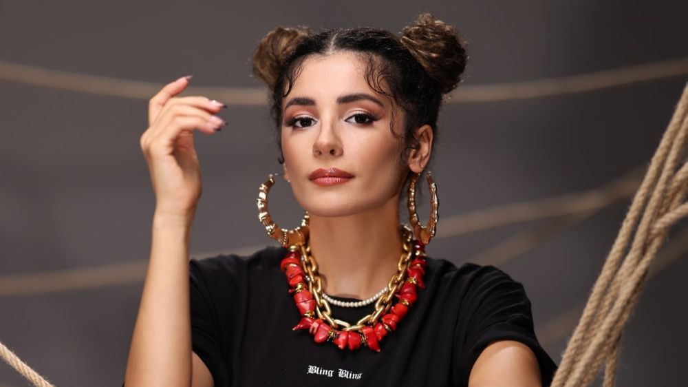 Dilan'ın yeni şarkısı 'Yaka Yaka' duygusal bir yolculuk sunuyor